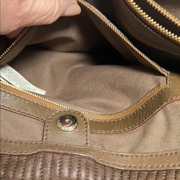 Burberry Stitched Leather Bridle Wilton Tote Bag - Picture 10 of 11